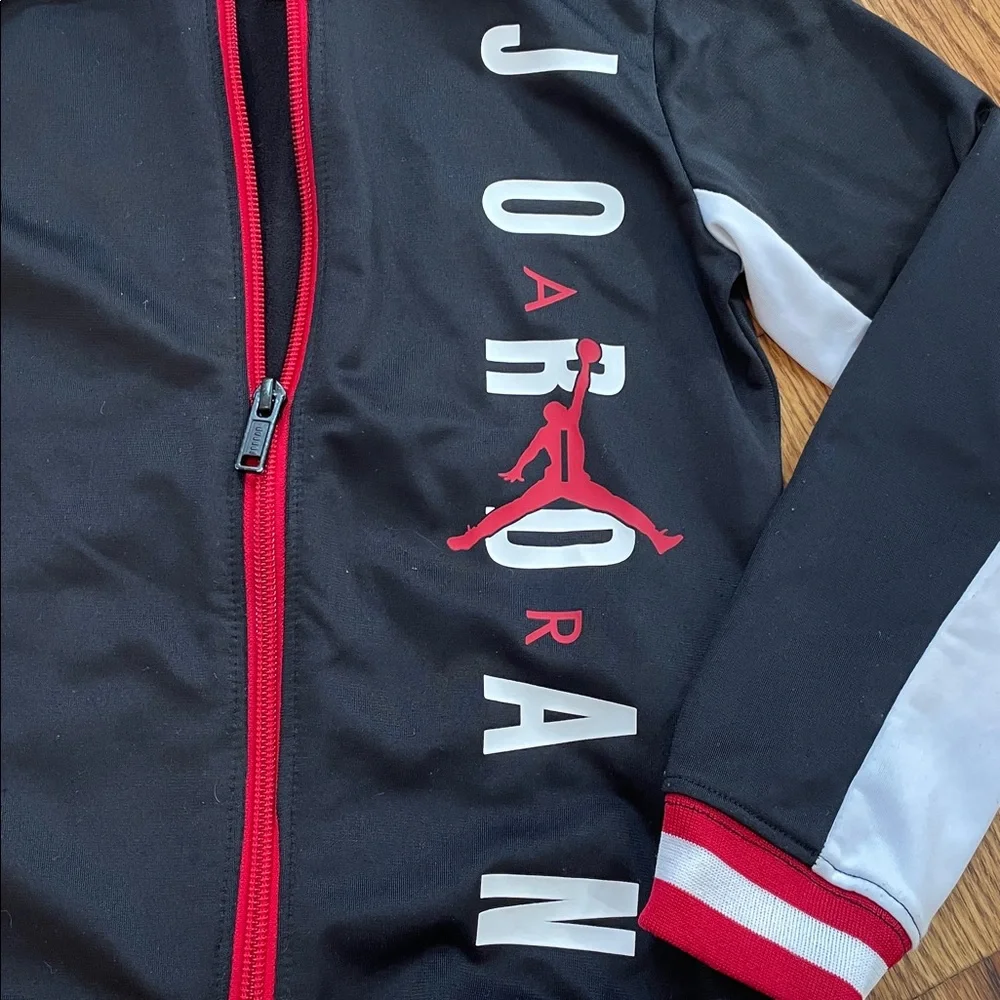 Boy’s Air Jordan Full Zip Up Jacket/Coat. Size 5. Excellent Condition.